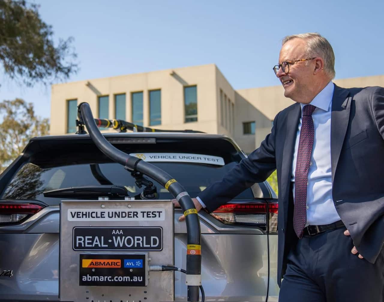 Anthony Albanese took a photo with the car from Real -World Testing Program 