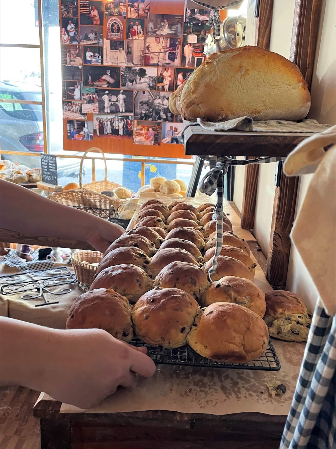 A tray of fruit bans being lowered onto a shelf.