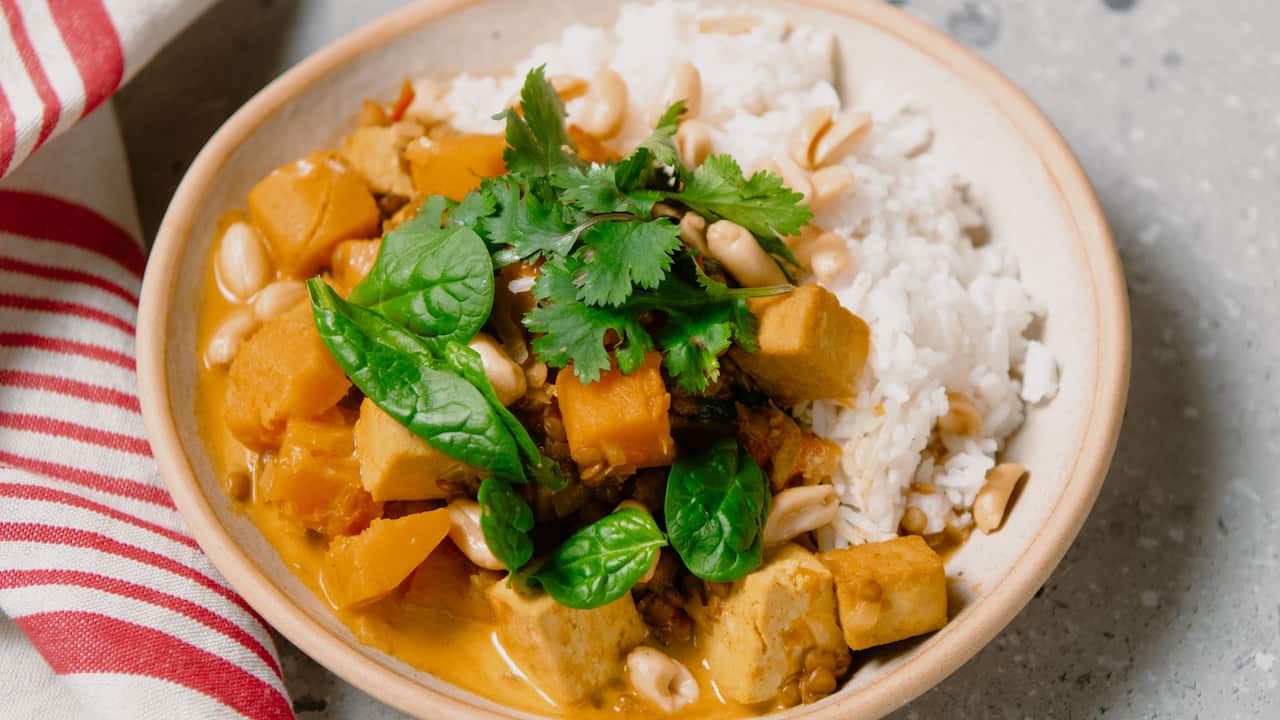 RX40-Recipe-BenBowen-LentilCurry-CreditJiwonKim-TCUS7-1.jpg