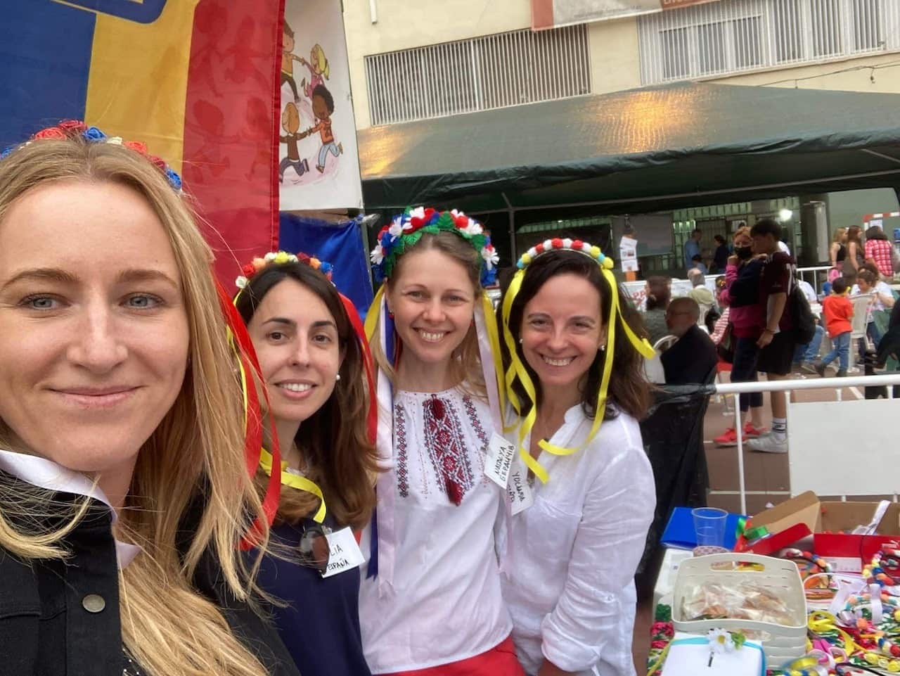 Natalia Bochan con otras confundadoras  de la asociación "Voluntarios por Ucrania"