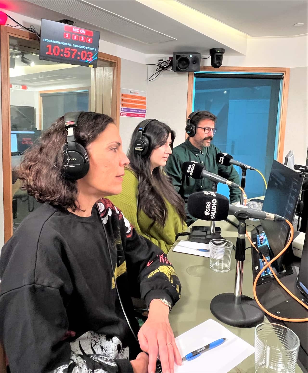 Ioanna Gagani, Hyacinth Makka, Jeremy Artis / SBS Greek: Panos Apostolou 